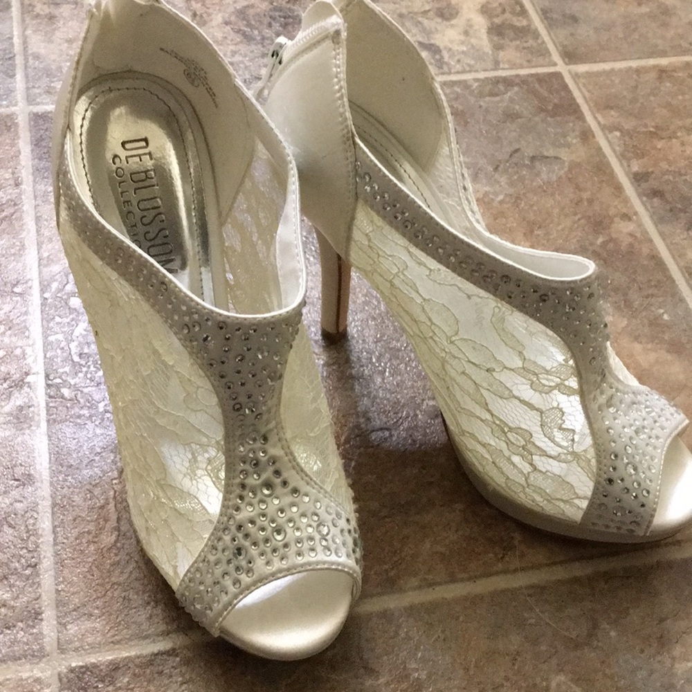 DeBlossom Lace high heels